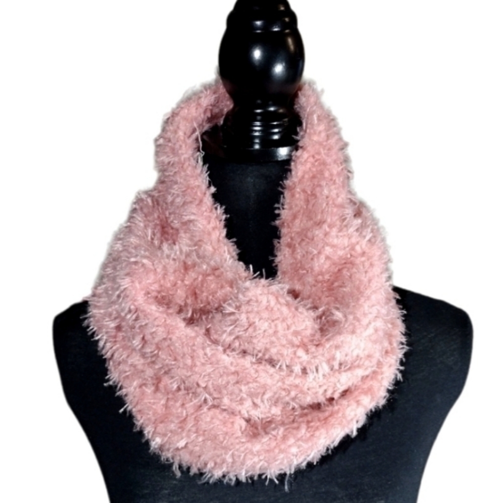 Infinity Faux Fur Scarf NWOT